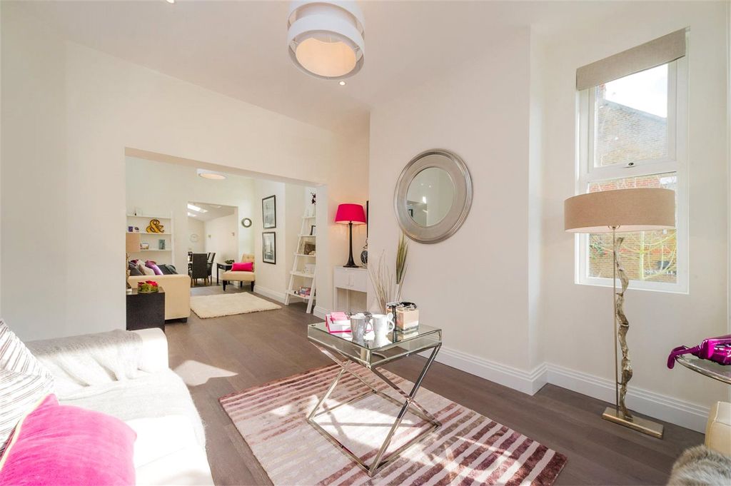 Property photo 3 of 13 Reception 2