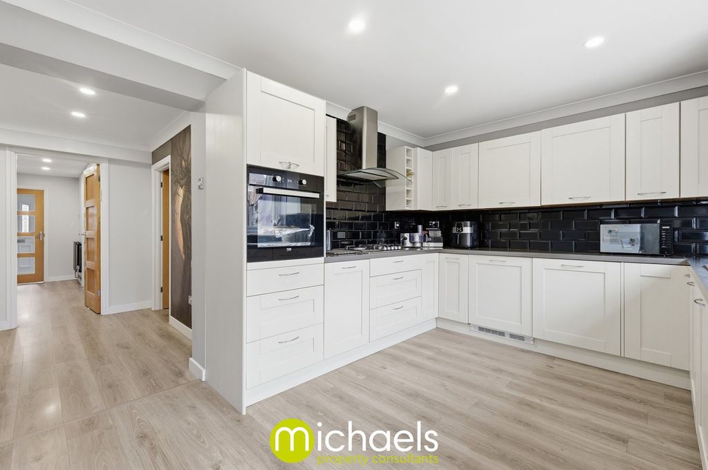 Property photo 2 of 21