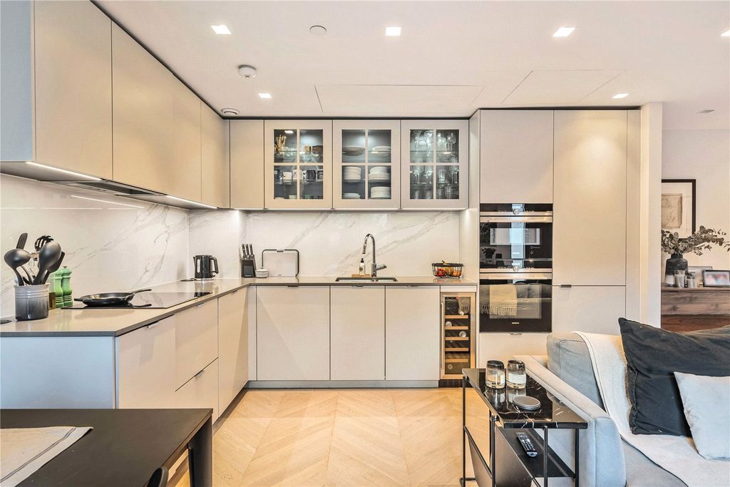 Property photo 3 of 17 Kitchen