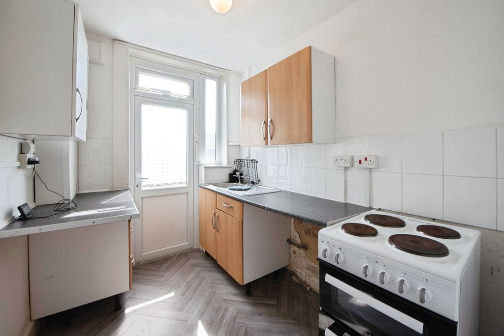 Property photo 2 of 15 Pbox-Img.Jpg