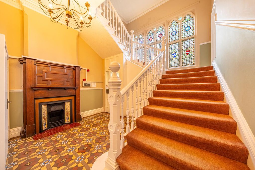 Property photo 2 of 23 Hallway