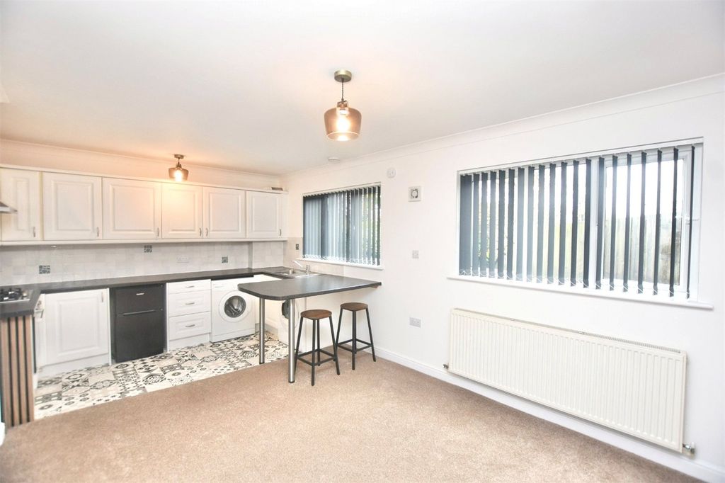 Property photo 2 of 12 Kitchen Diner