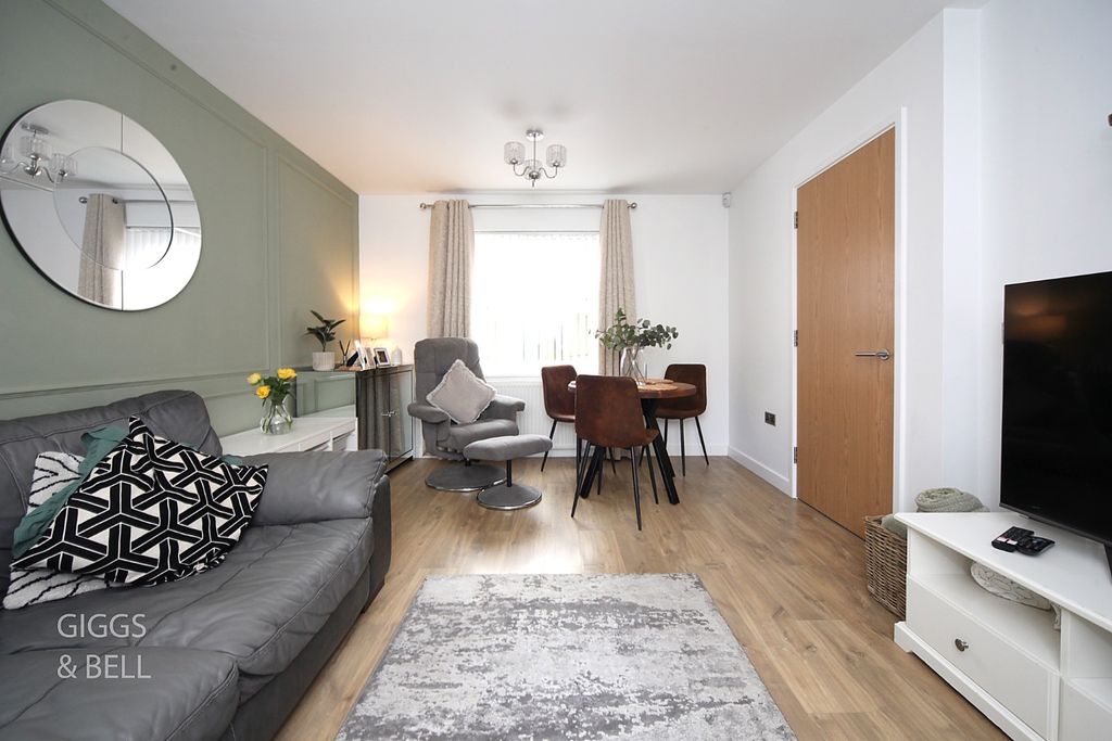 Property photo 3 of 18 4834492