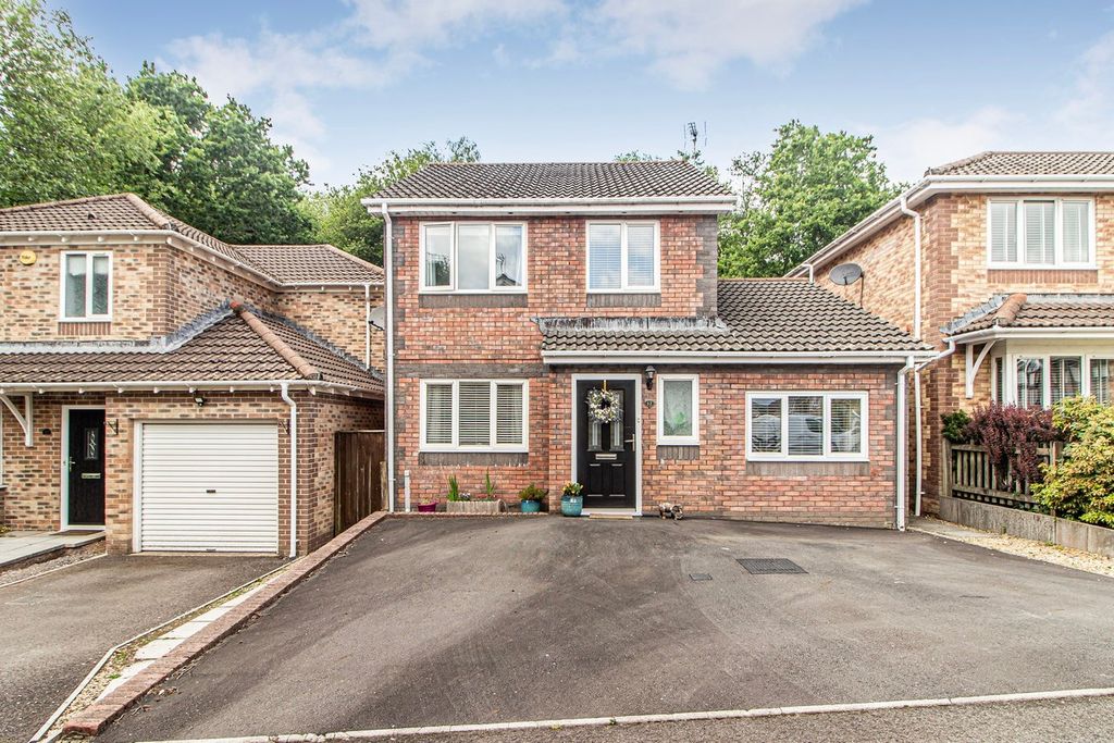 Property photo 1 of 32