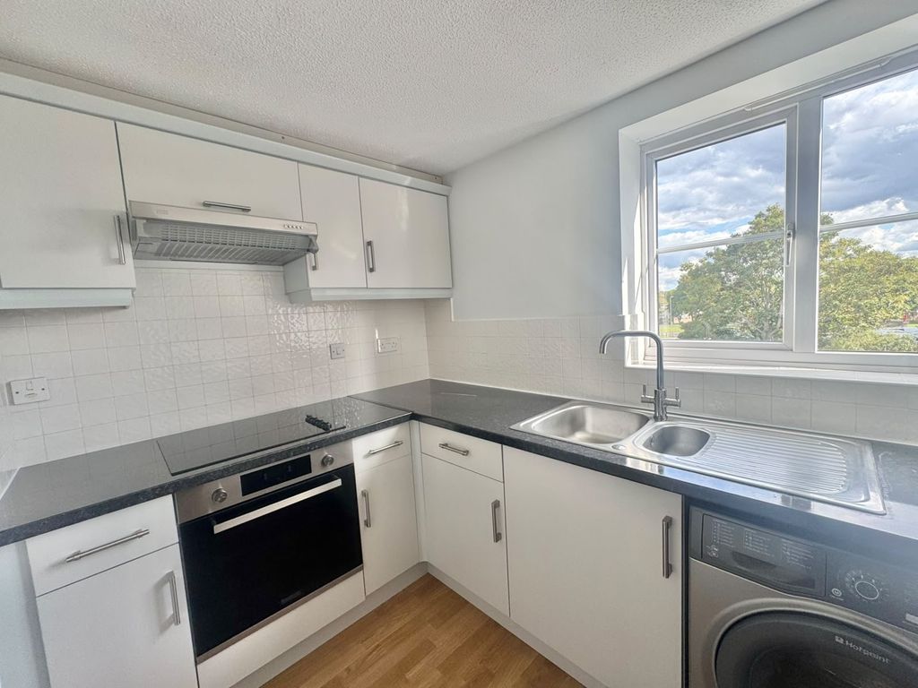 Property photo 3 of 8 Kitchen