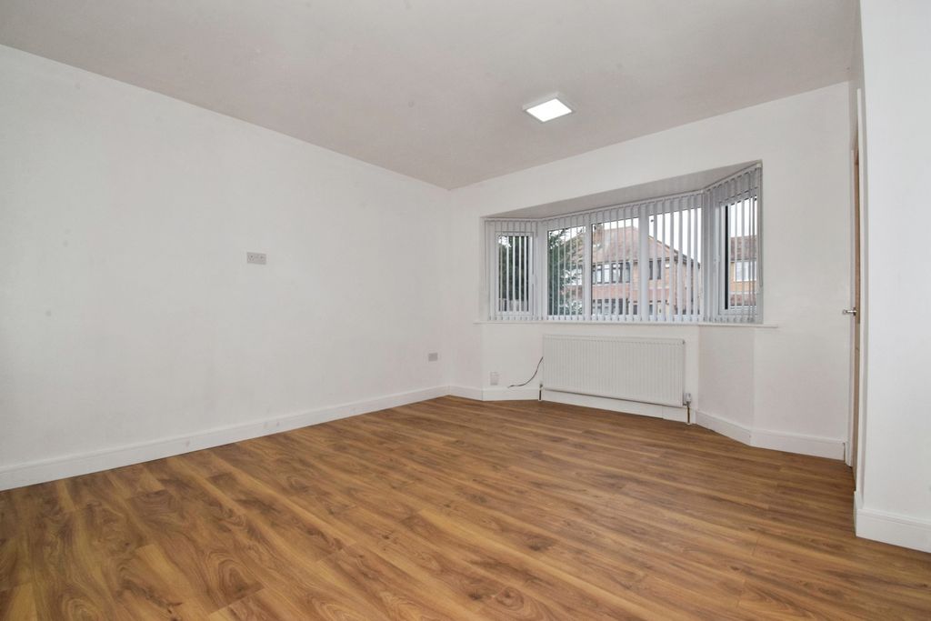 Property photo 3 of 17 Photo