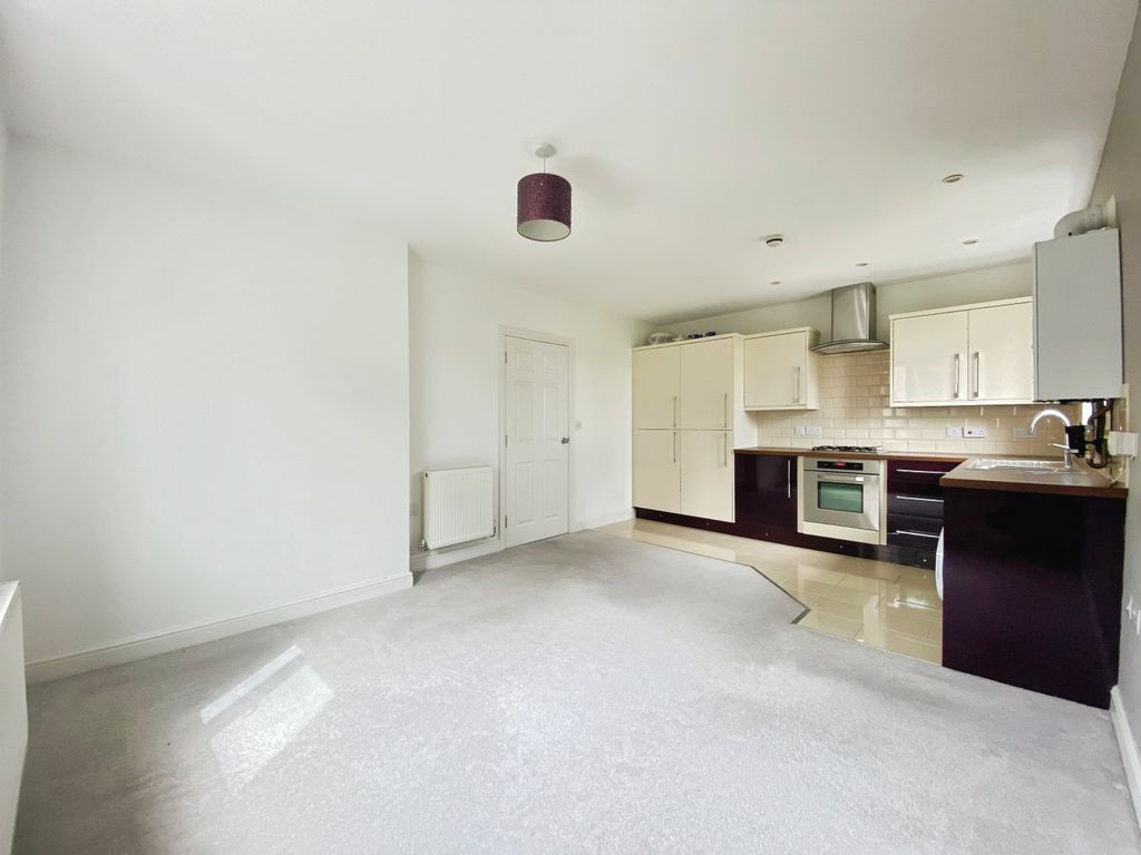 Property photo 3 of 14 Living / Kitchen
