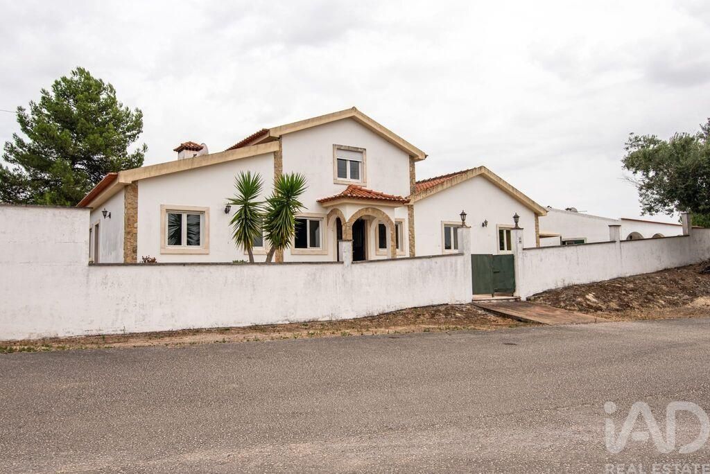 Property photo 2 of 29