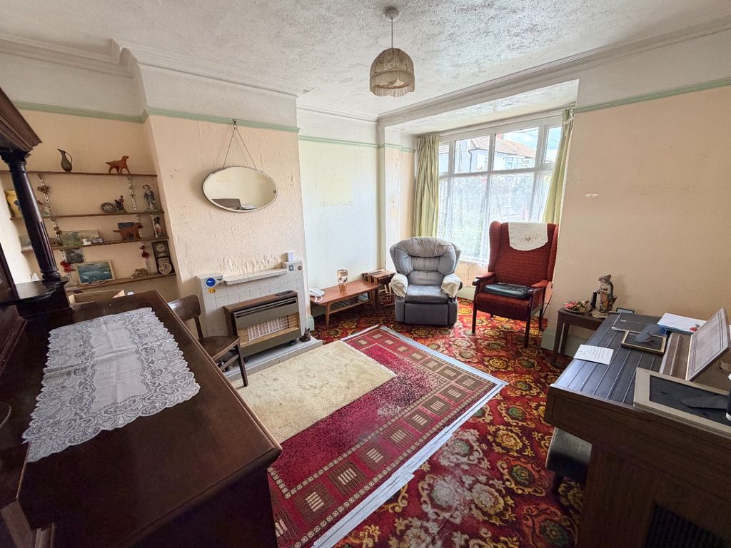 Property photo 2 of 16 5209032