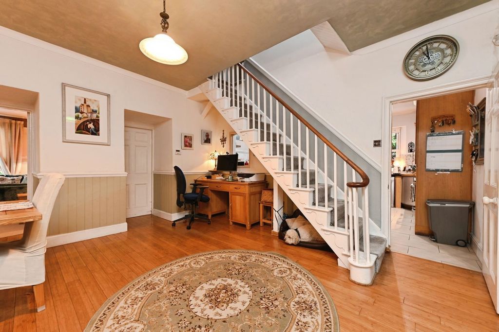 Property photo 3 of 31