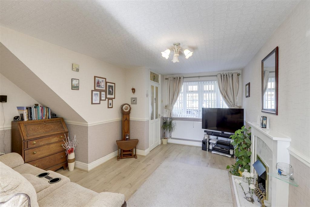 Property photo 3 of 13 300425_7.Jpg
