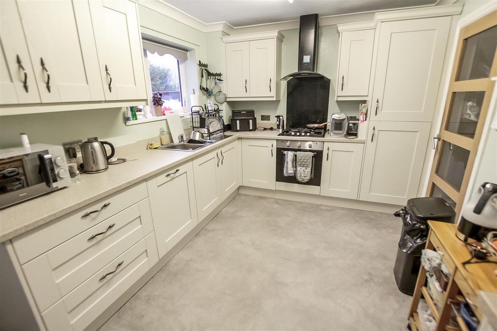 Property photo 2 of 15 Kitchen/Dining Room