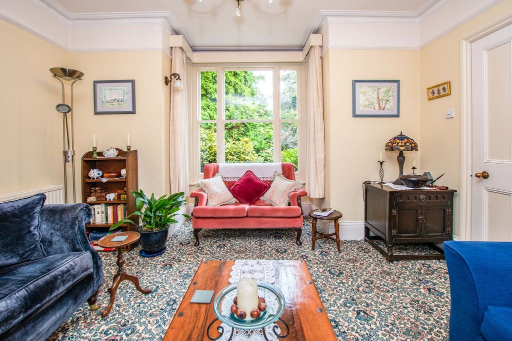 Property photo 3 of 27 Sitting Room