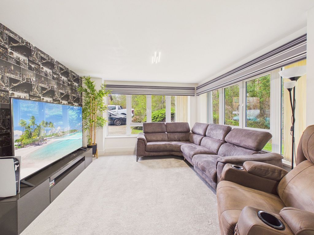 Property photo 2 of 9 Lounge