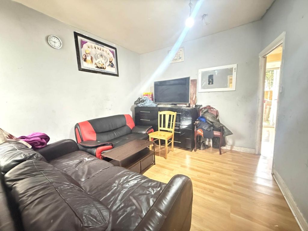 Property photo 1 of 6