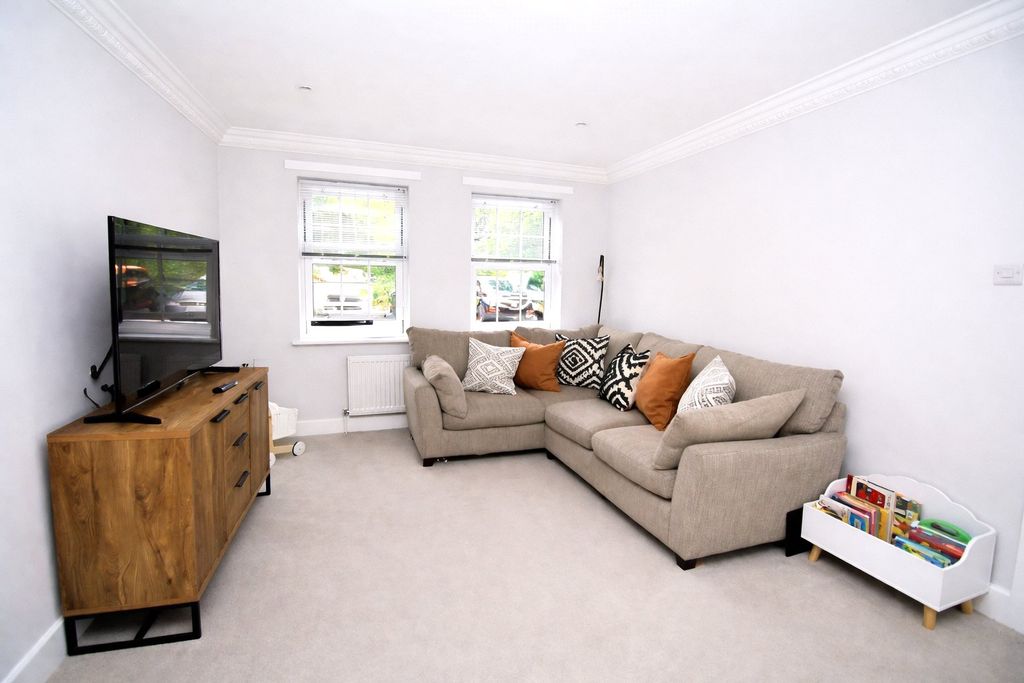 Property photo 2 of 9 Picture No. 13