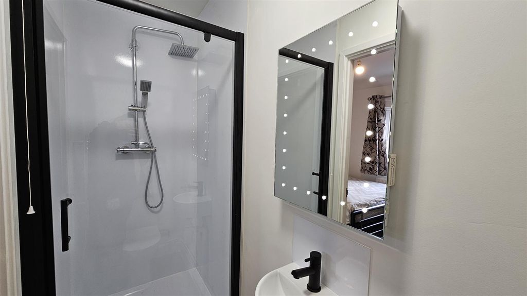 Property photo 3 of 4 Bathroom