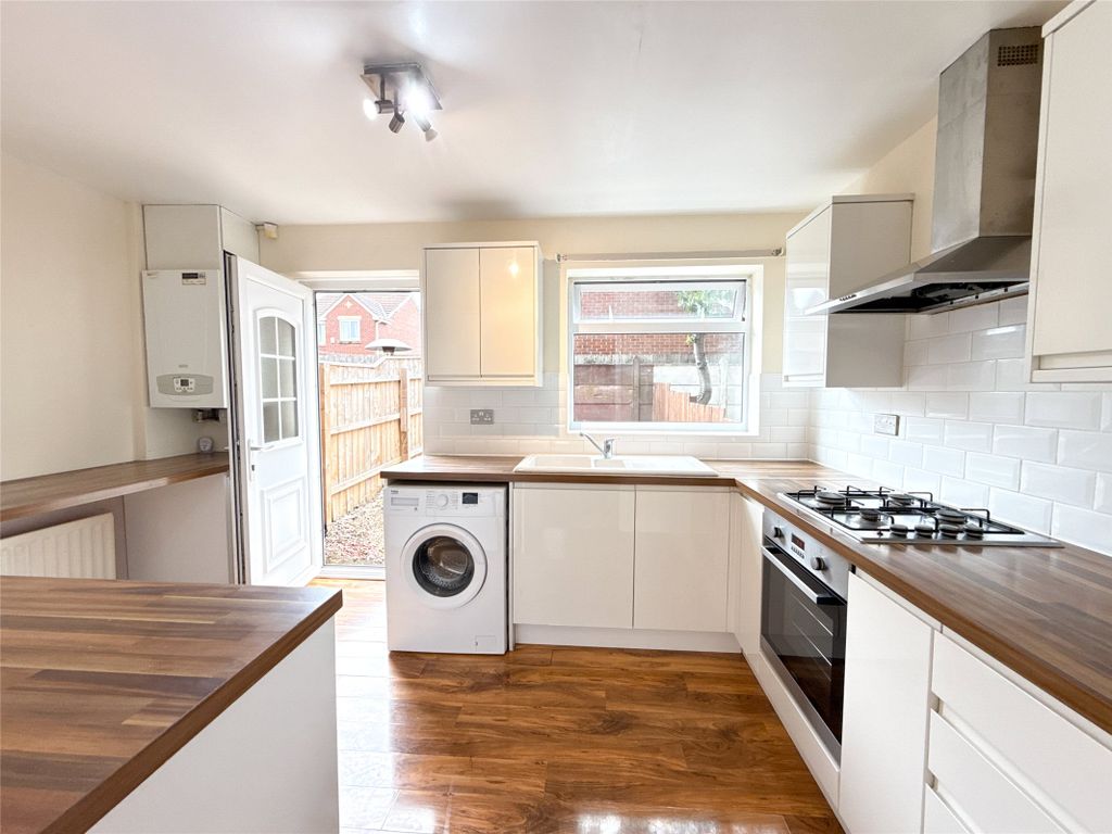 Property photo 3 of 17 Kitchen