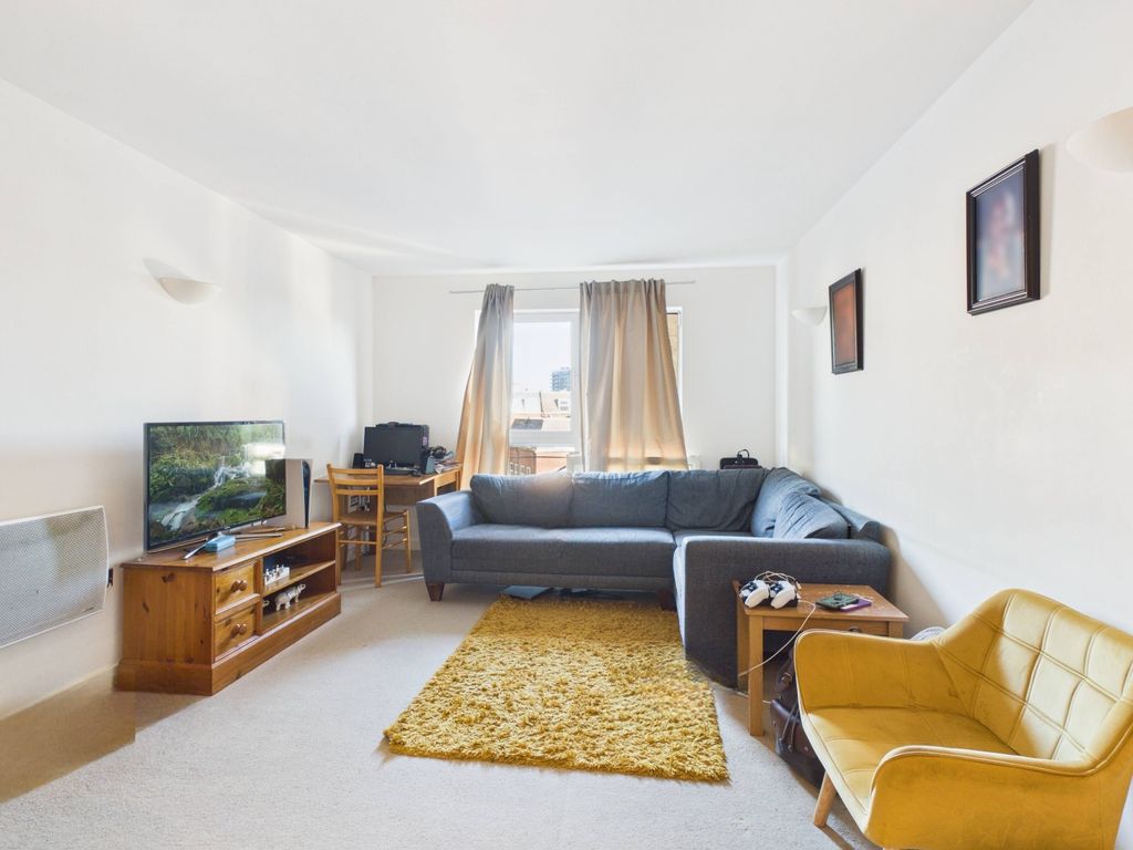 Property photo 2 of 11 Cam04922G0-Pr0117-Still005