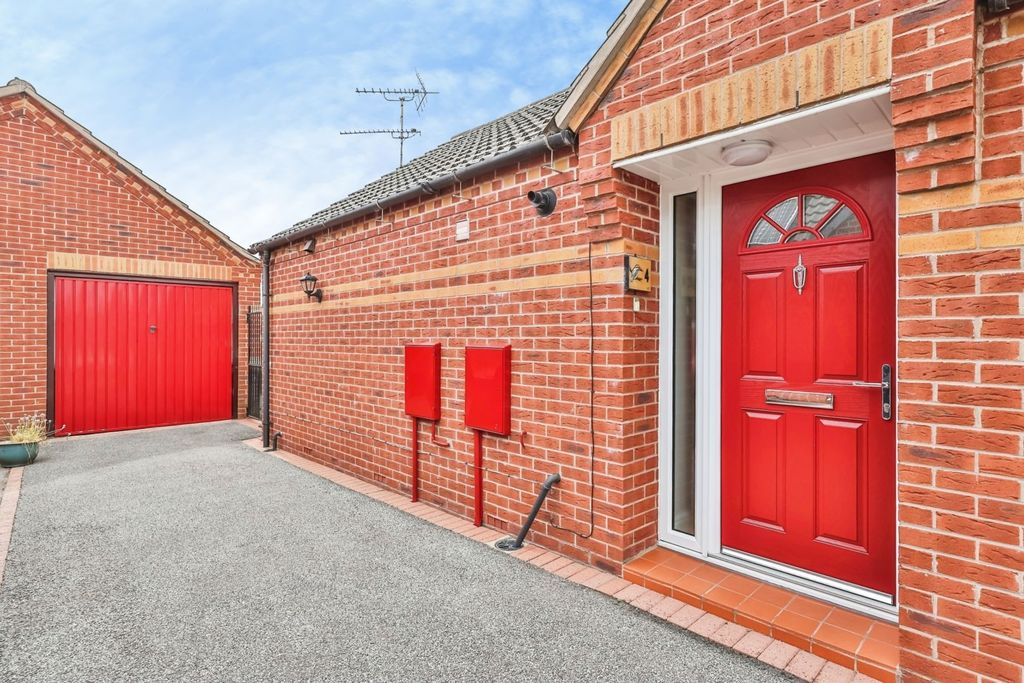 Property photo 2 of 14 Entrance