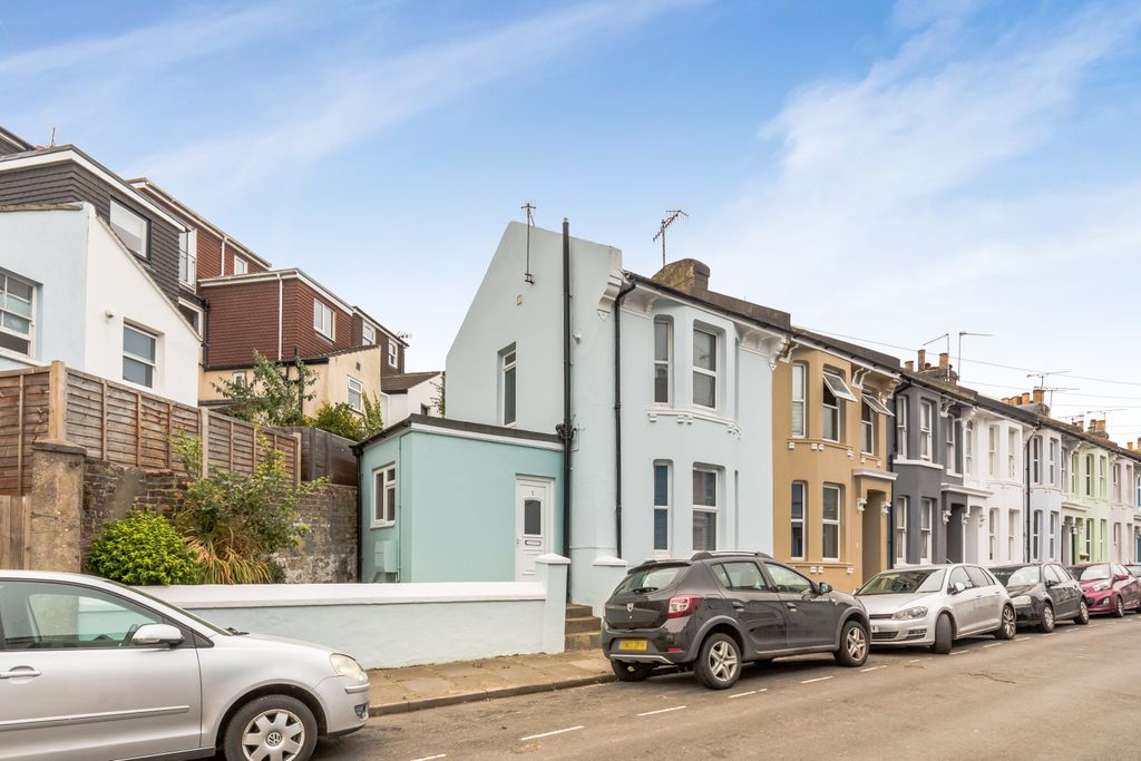 Property photo 2 of 14