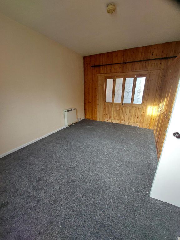 Property photo 2 of 7 Living