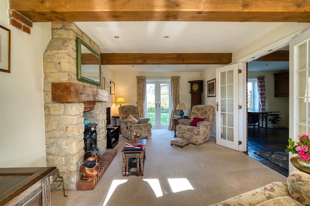 Property photo 3 of 9 Sitting Room