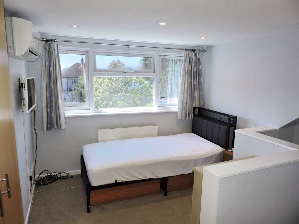 Property photo 2 of 10 Photograph 3