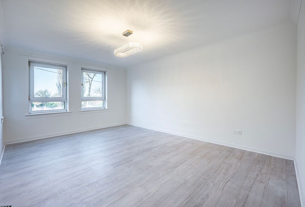 Property photo 3 of 25