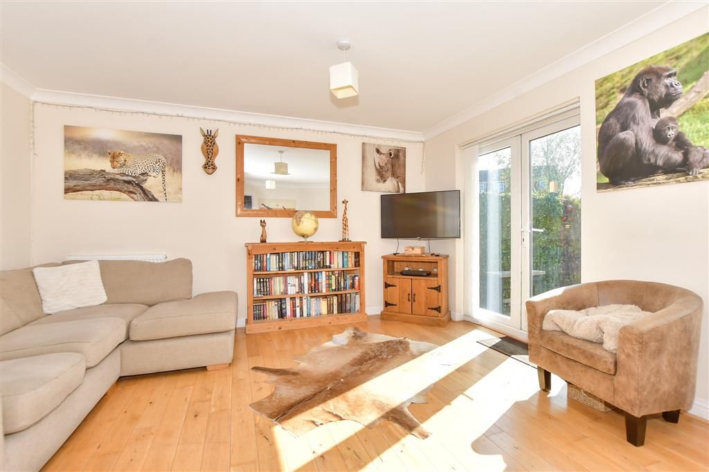 Property photo 1 of 12 Lounge