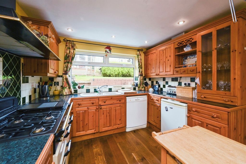 Property photo 3 of 23