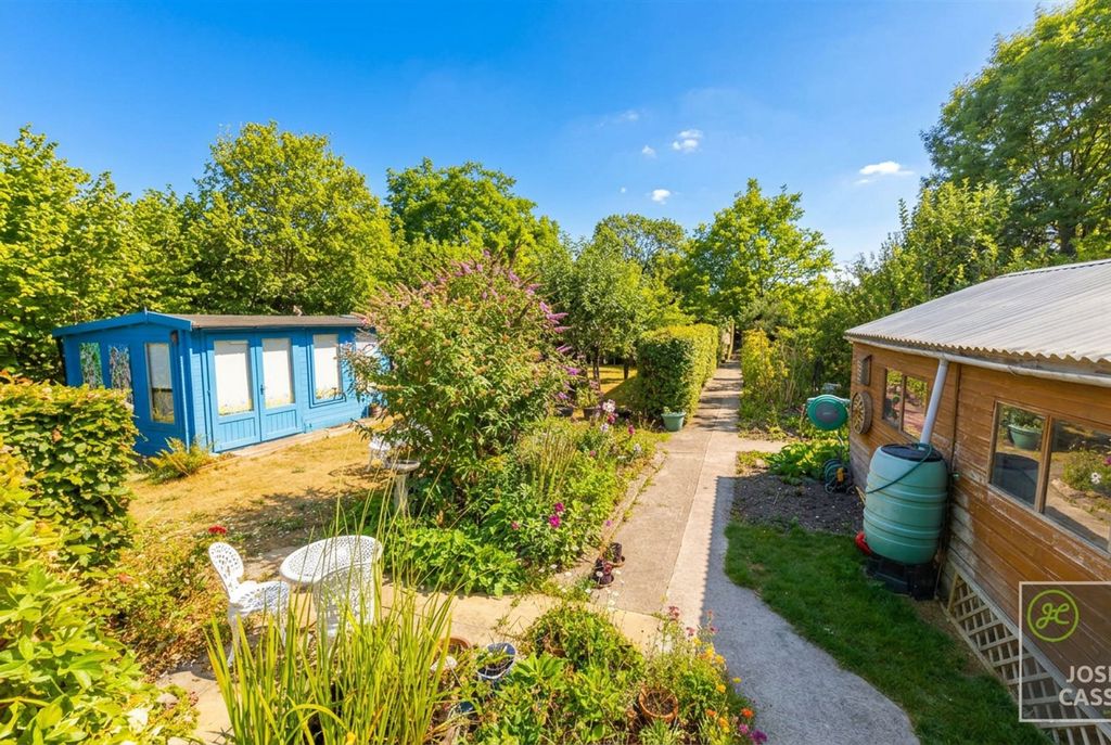 Property photo 2 of 28