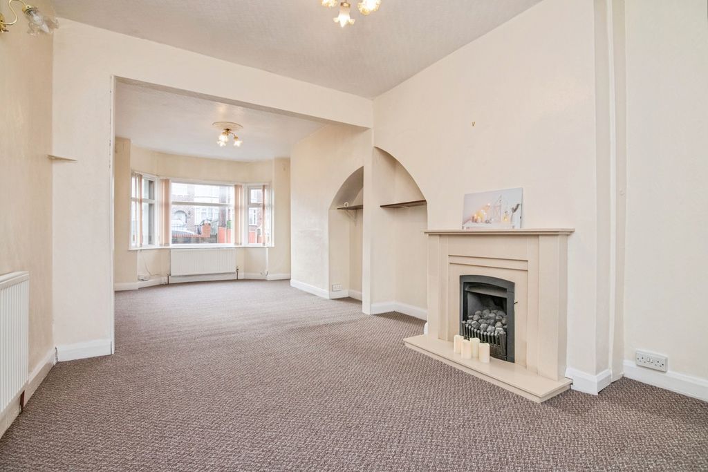 Property photo 3 of 20 Living Room