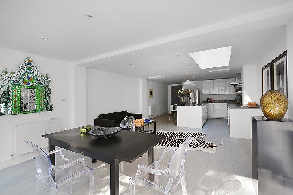 Property photo 2 of 12 Fabulous Light...