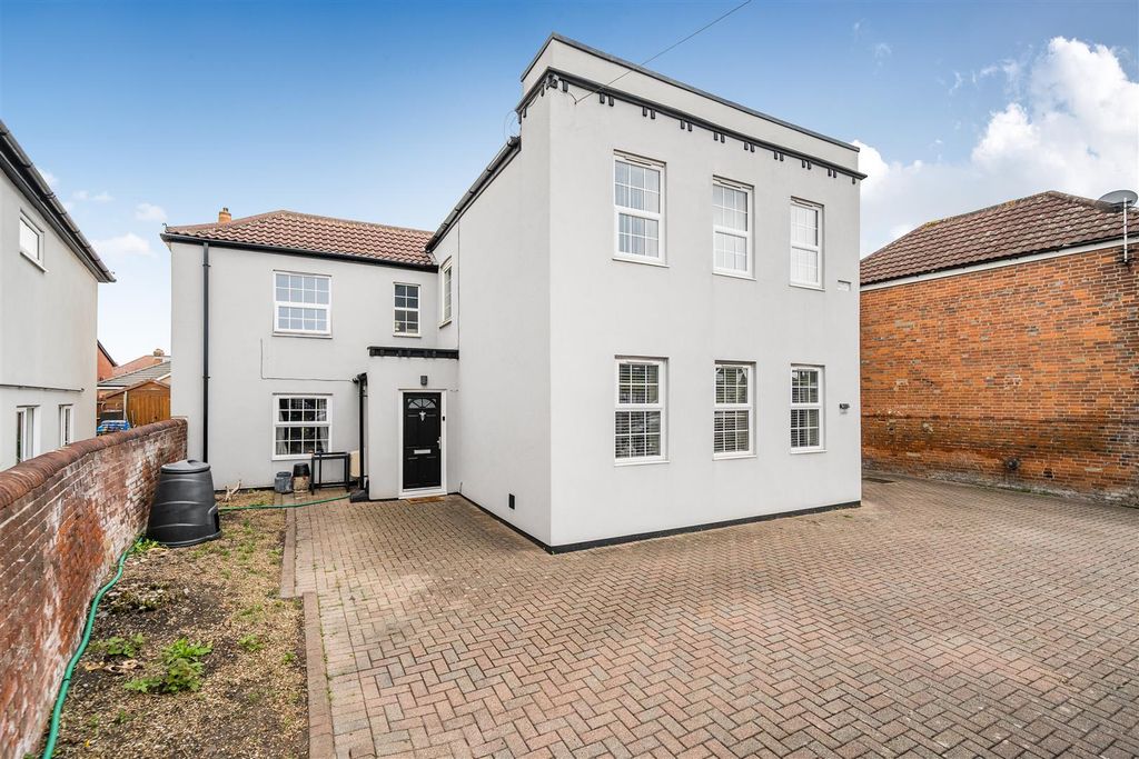 Property photo 1 of 22 Exterior