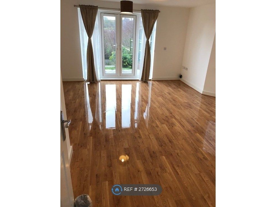 Property photo 2 of 12 Lounge