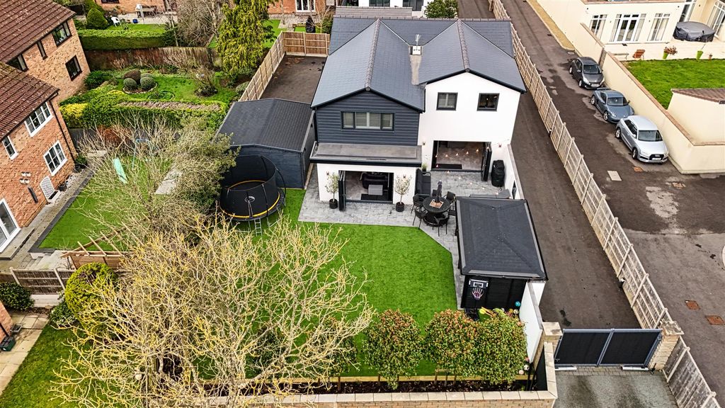 Property photo 2 of 46 Outside
