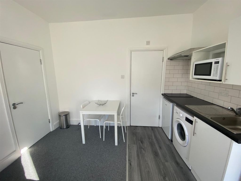 Property photo 3 of 7 Z6Egdzzqxjqqpwzt1A78-G4Qo6O.Jpg