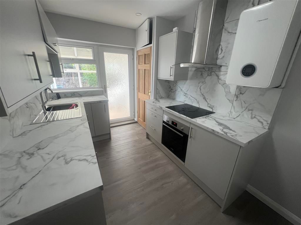 Property photo 2 of 11 Kitchen