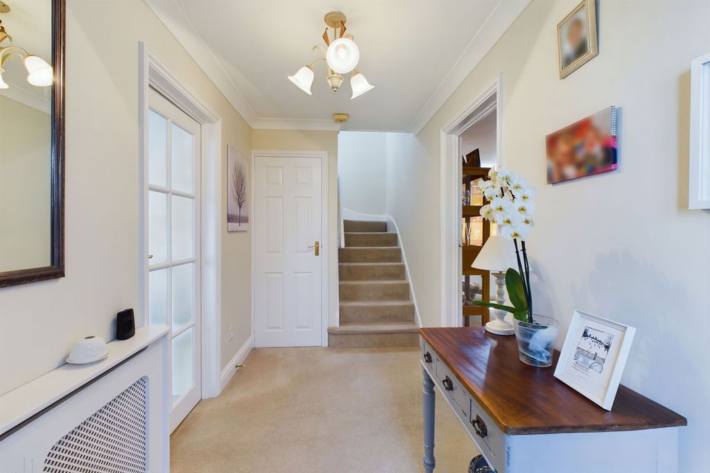 Property photo 2 of 27