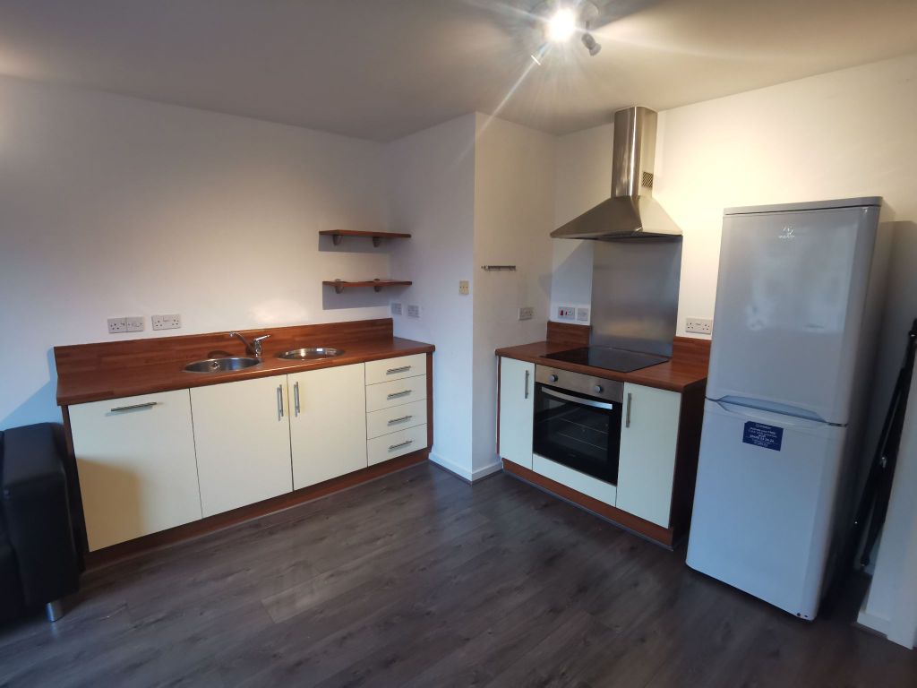 Property photo 3 of 10 Kitchen