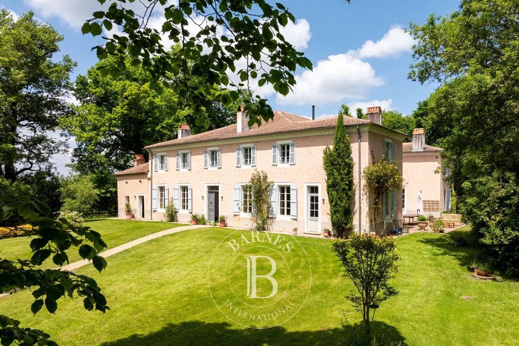 Property photo 2 of 49