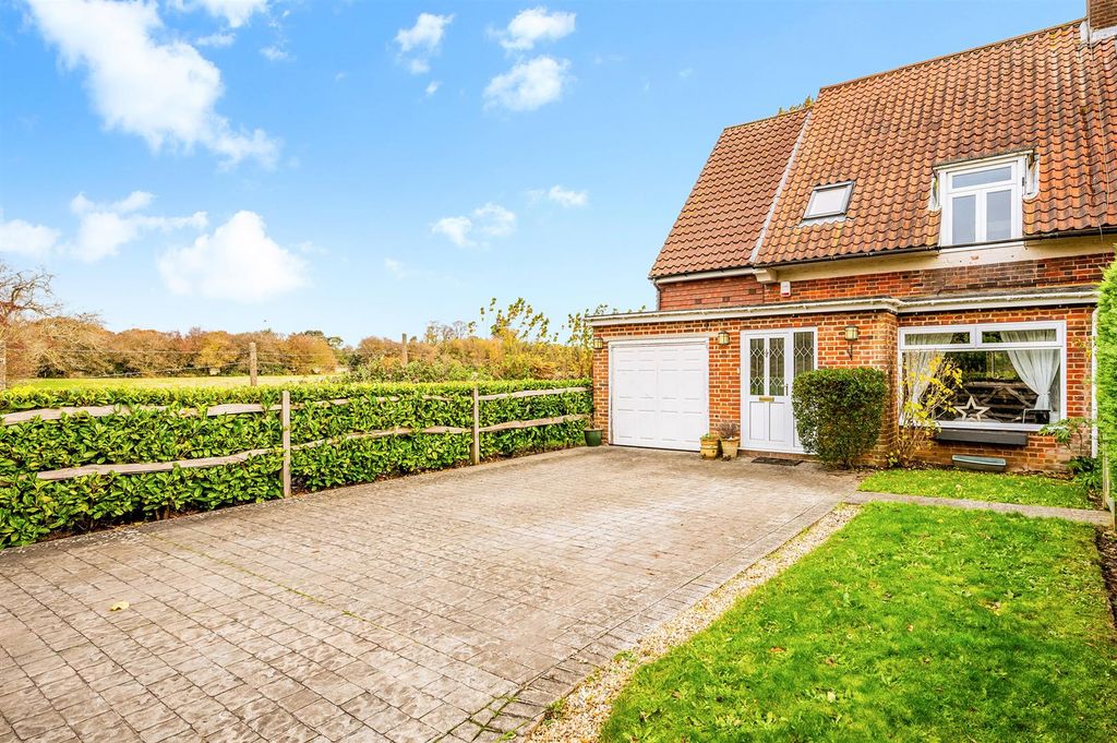 Property photo 1 of 20 Howard Close, 1 - (14)-2.Jpg