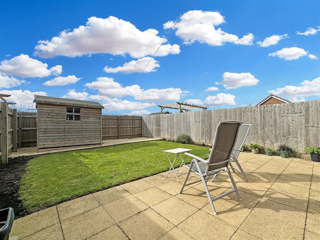 Property photo 3 of 18 Enclosed Rear Garden 069