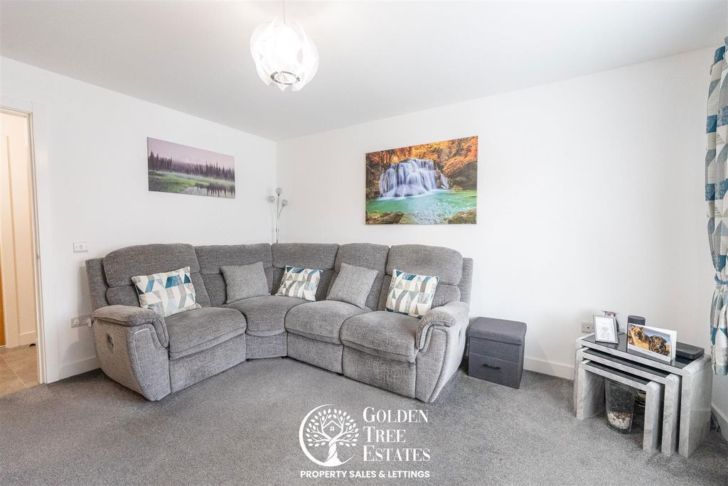 Property photo 3 of 40 Living Room