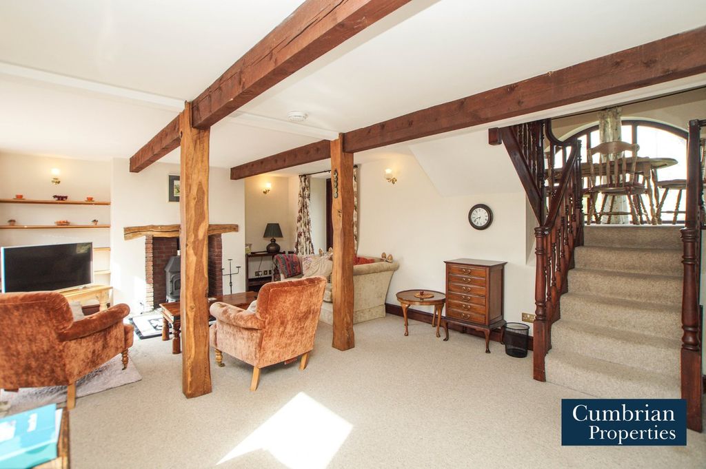 Property photo 2 of 16 Dining Lounge/Split Landing/Dining Area