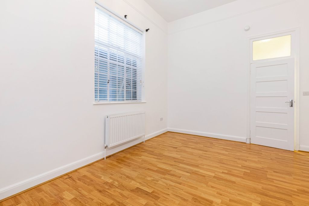 Property photo 3 of 8 10