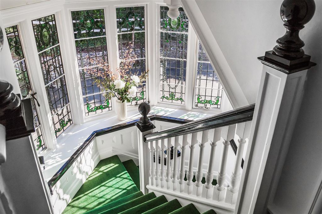 Additional image 38 of 3 bed flat to rent23 Warwicks Bench, Guildford, Surrey GU1