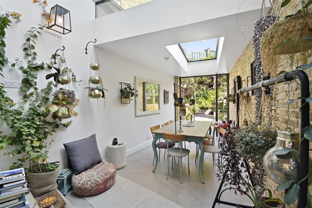 Property photo 1 of 14 Sulgrave Road - Diner.Jpg