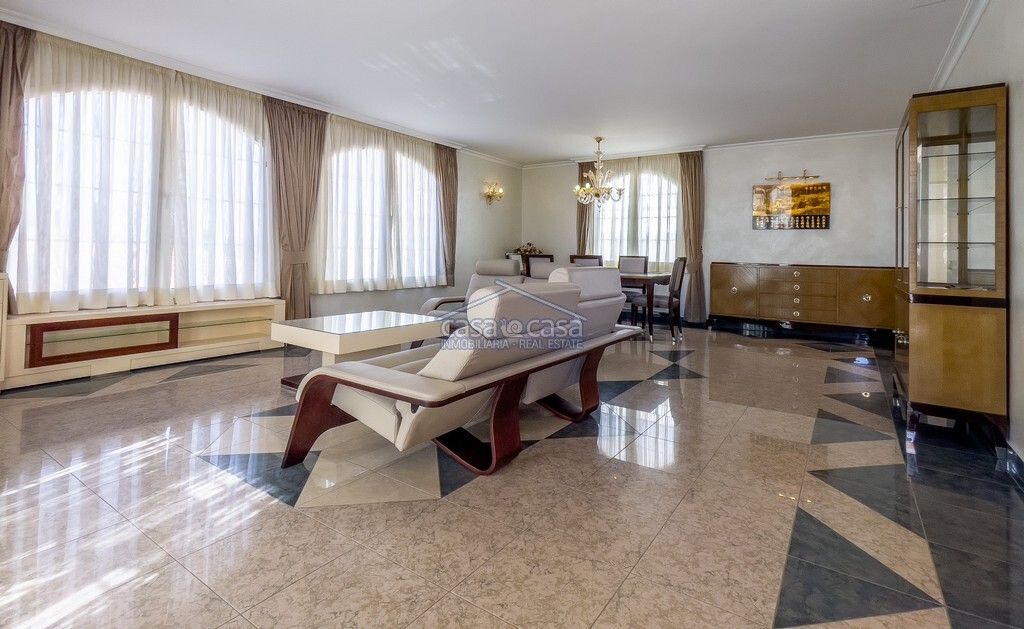 Property photo 2 of 79